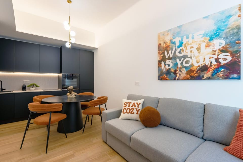 Kitchen or kitchenette, Living room, Seating area, Dining area