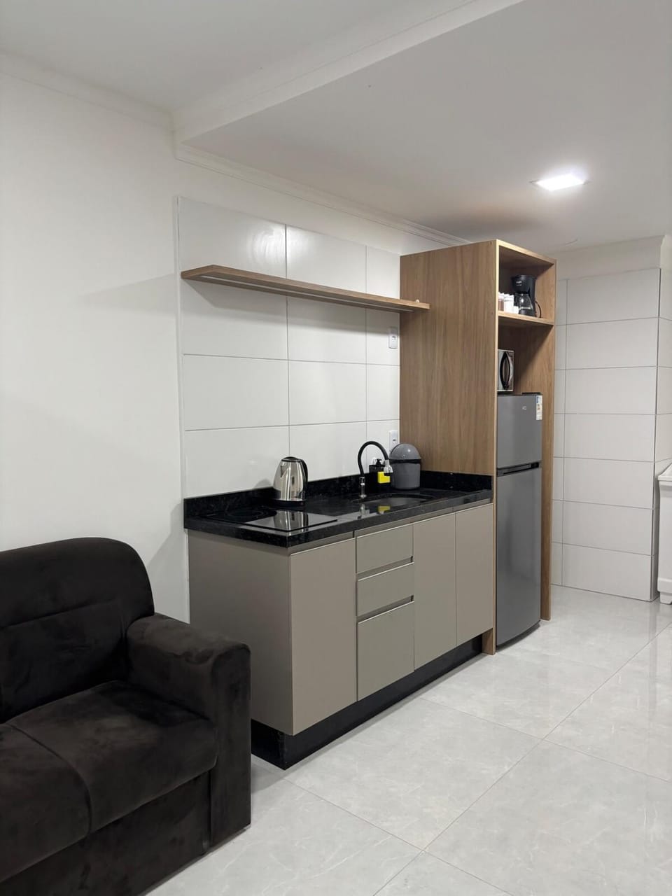 Kitchen or kitchenette, Living room, Seating area, minibar, oven, pet friendly, stove