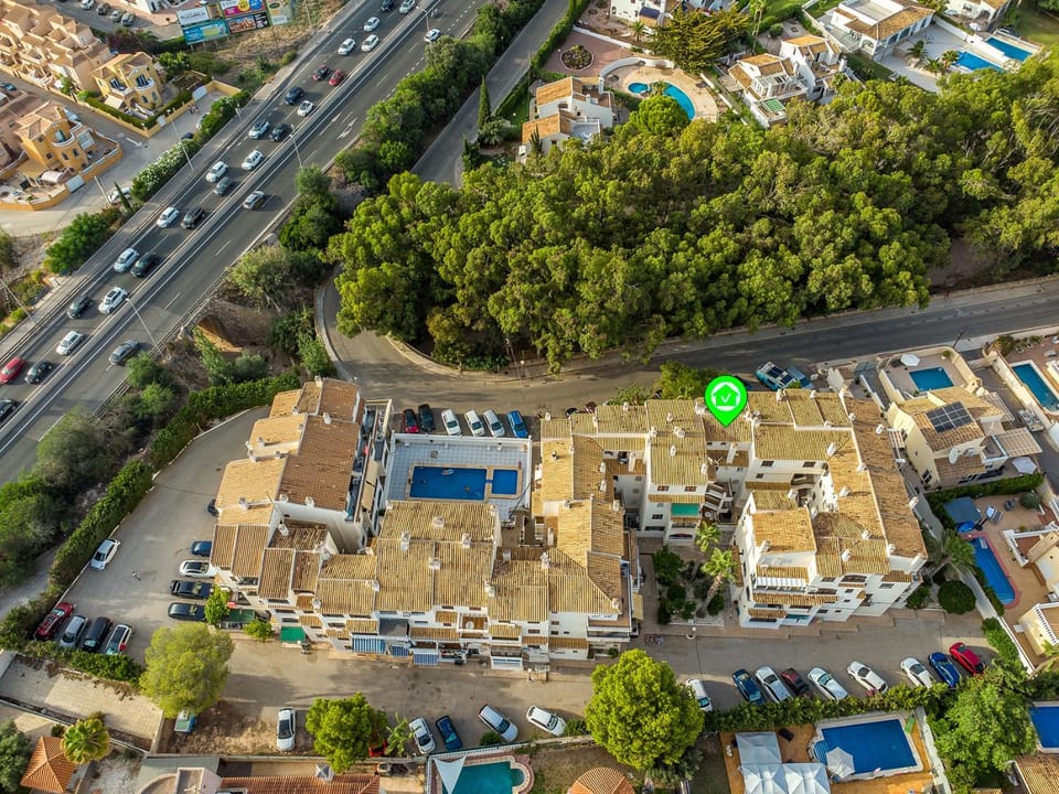 Bird's eye view, Location