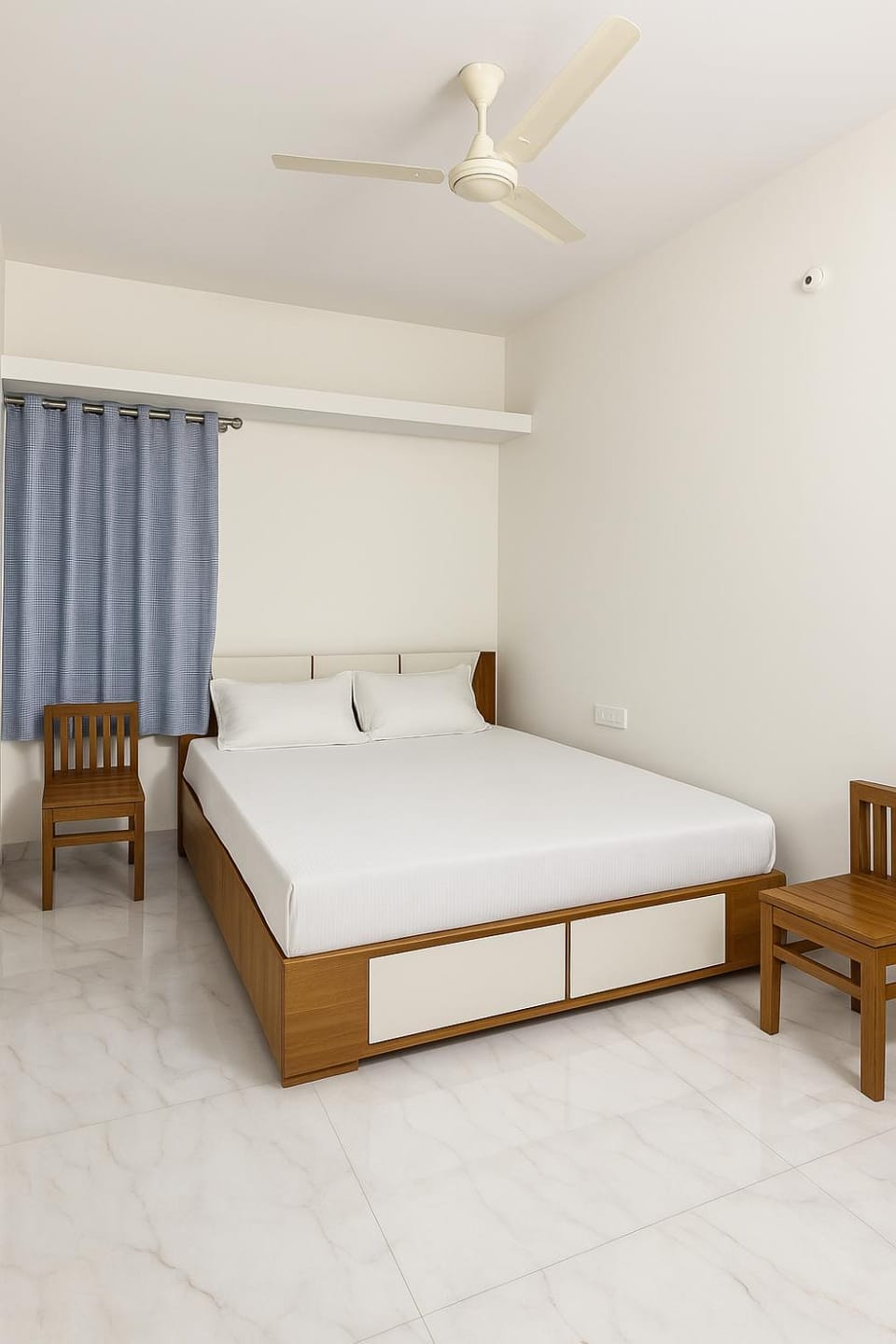 Photo of the whole room, Bedroom