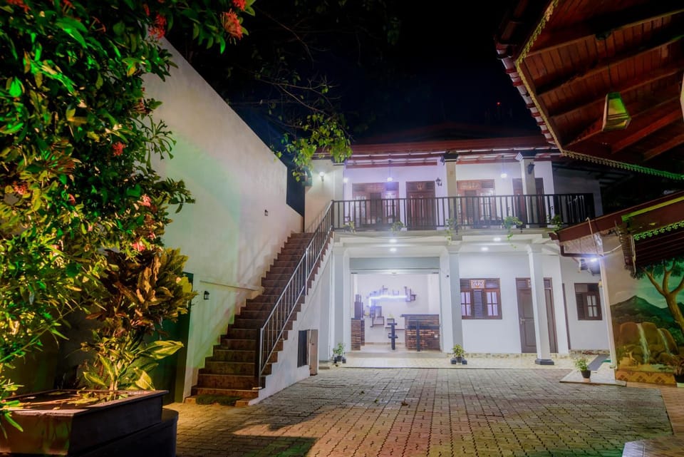 Property building, Facade/entrance, Night