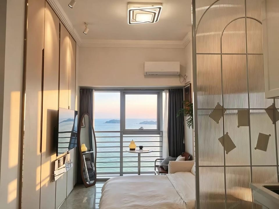 Bed, Natural landscape, TV and multimedia, Photo of the whole room, Bedroom, air conditioner