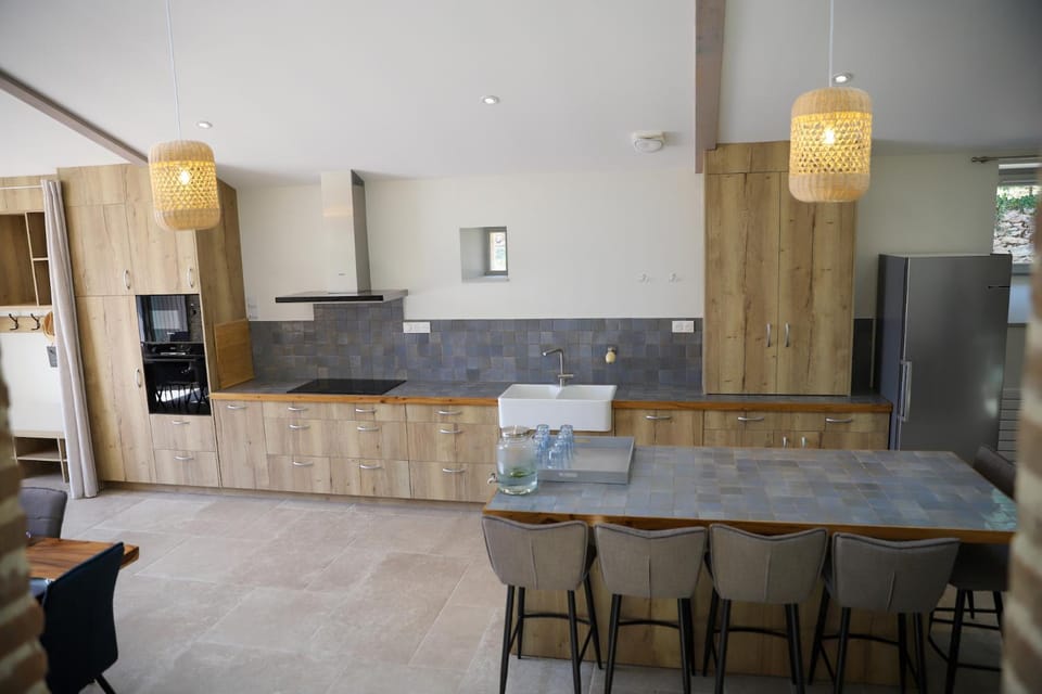Dining area, kitchen
