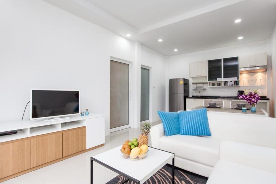 TV and multimedia, Seating area, Dining area