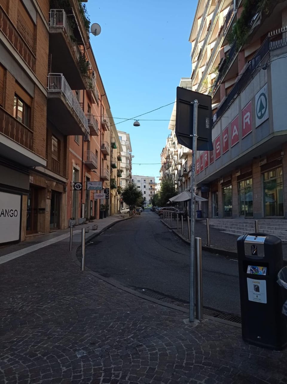 Neighbourhood, Location