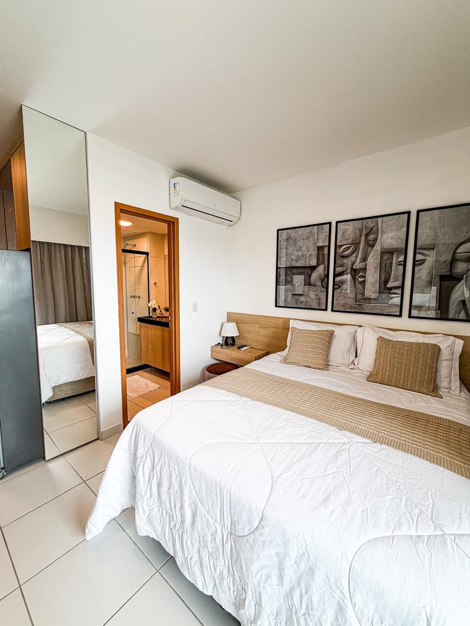Bed, Photo of the whole room, air conditioner