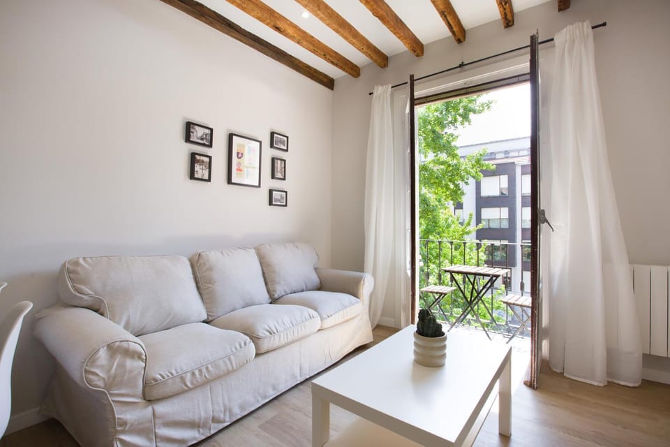 Communal lounge/ TV room, Balcony/Terrace