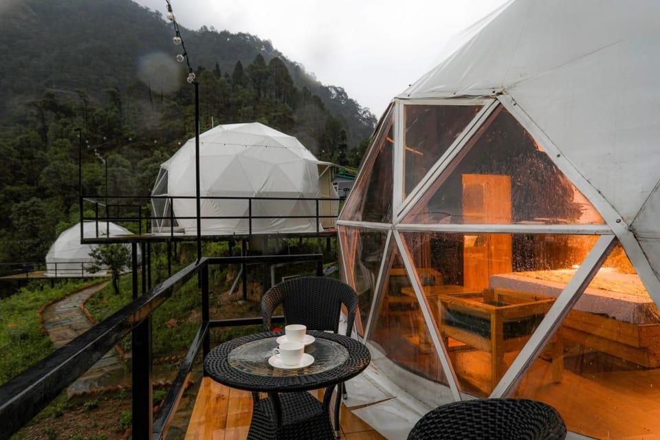Patio, Day, Natural landscape, Seating area, Dining area, Mountain view