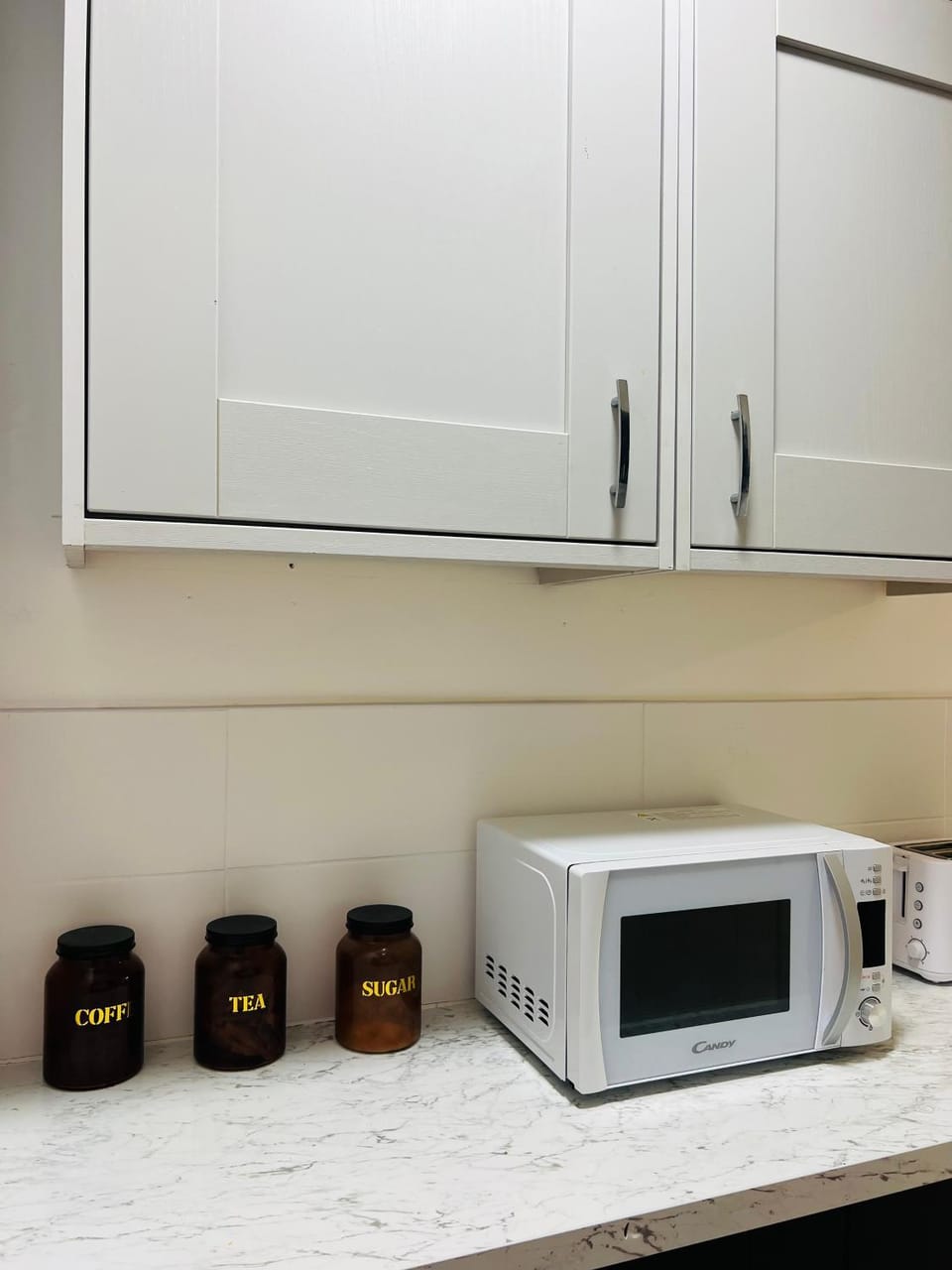 Kitchen or kitchenette, minibar, toaster