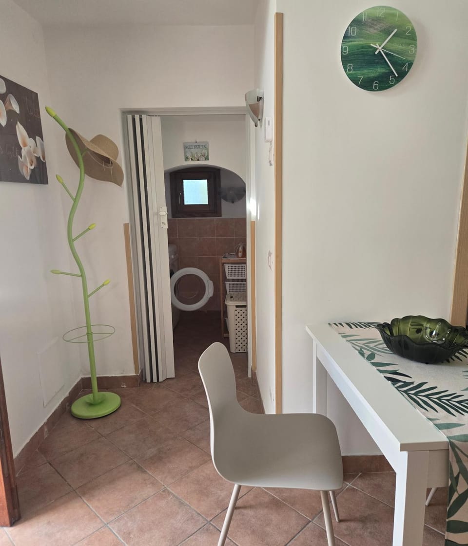 Dining area, laundry