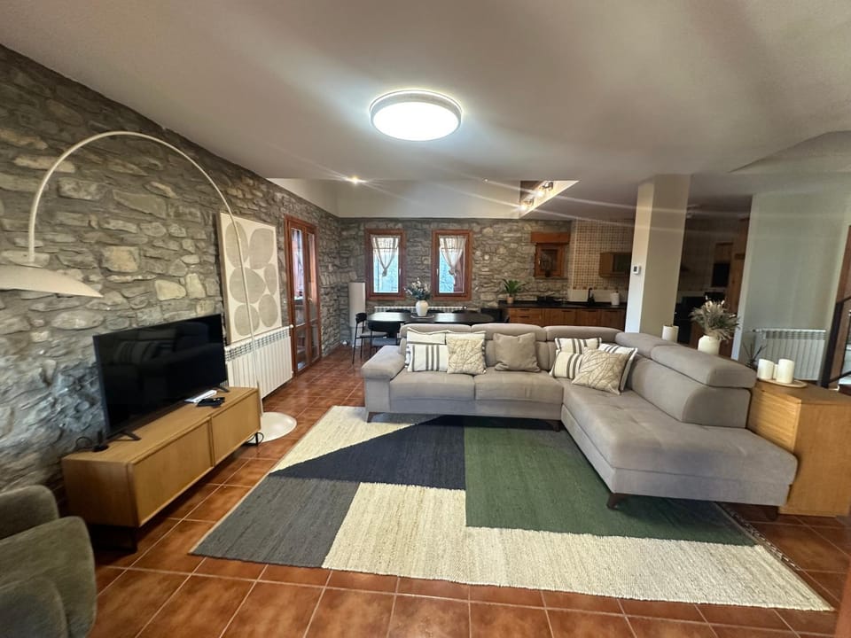 TV and multimedia, Kitchen or kitchenette, Living room