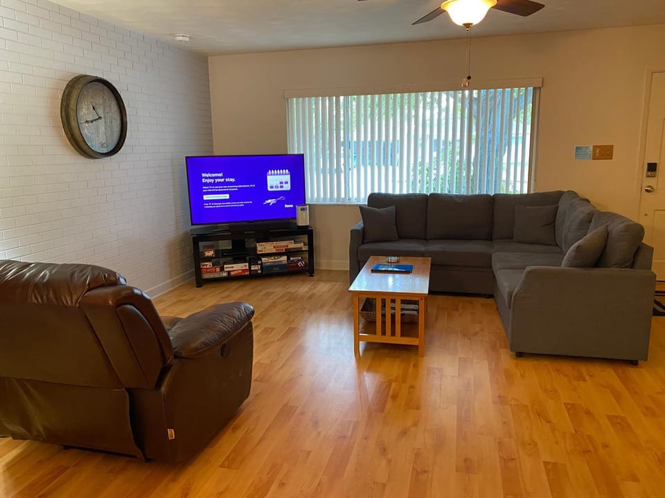 Communal lounge/ TV room, TV and multimedia, Living room