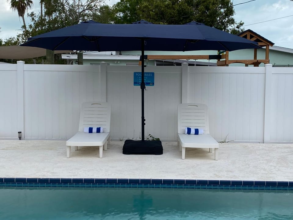 Swimming pool, sunbed