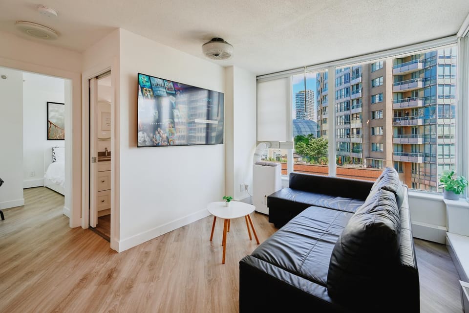 TV and multimedia, Living room, Seating area, Evening entertainment
