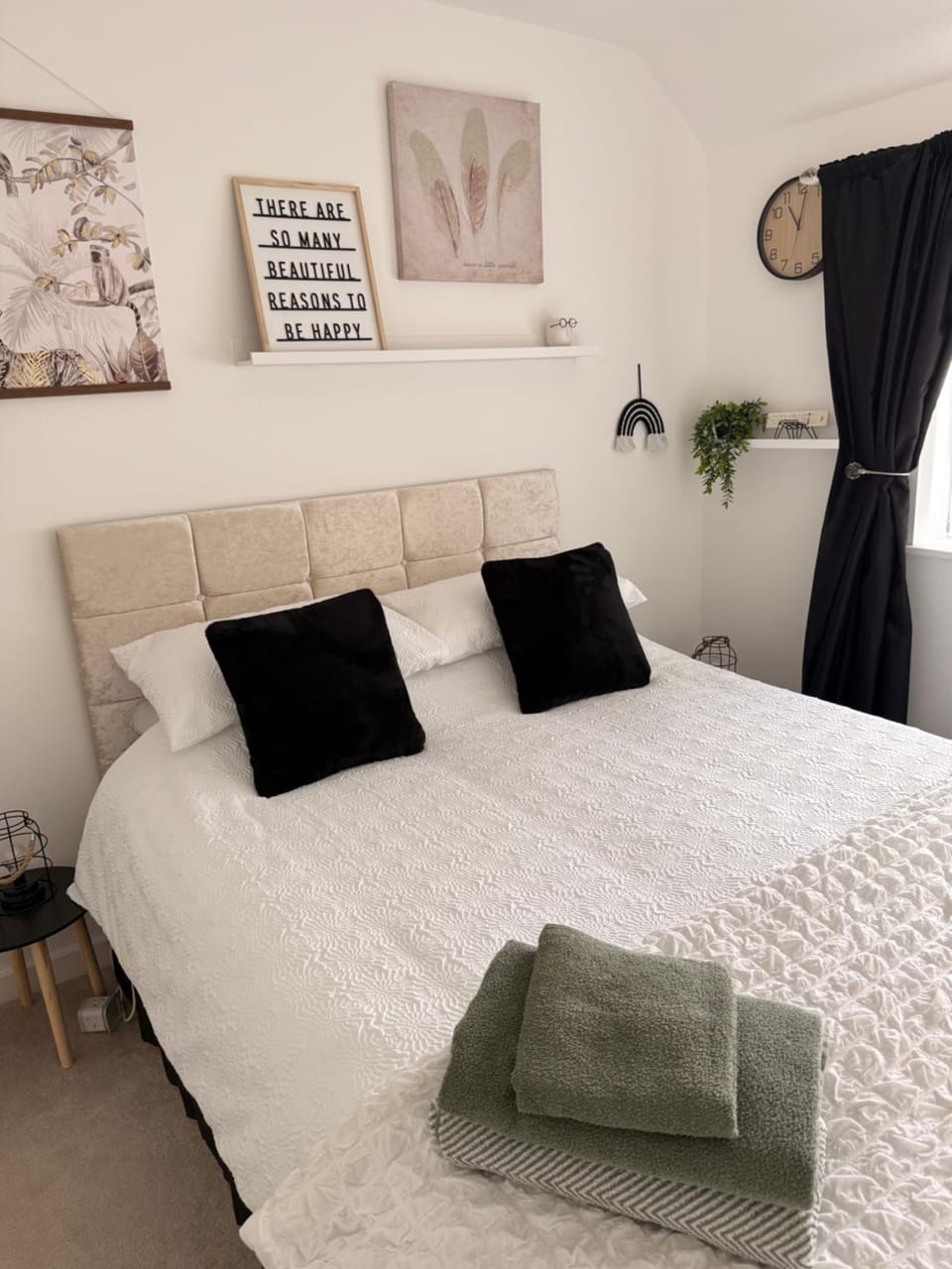 Stay solihull 5 mins to NEC and AIRPORT SLEEPS 6 contractor friendly 3 bathrooms driveway parking 3 Apartment in Solihull