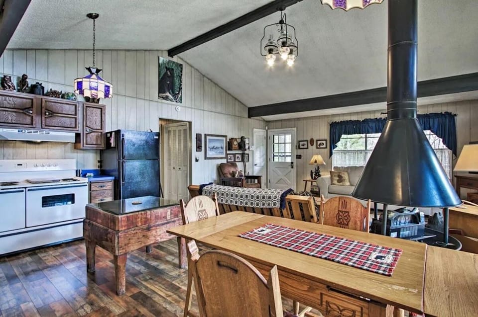 Modern Rustic Cabin - Cozy Forest Escape Cabin in Gatlinburg