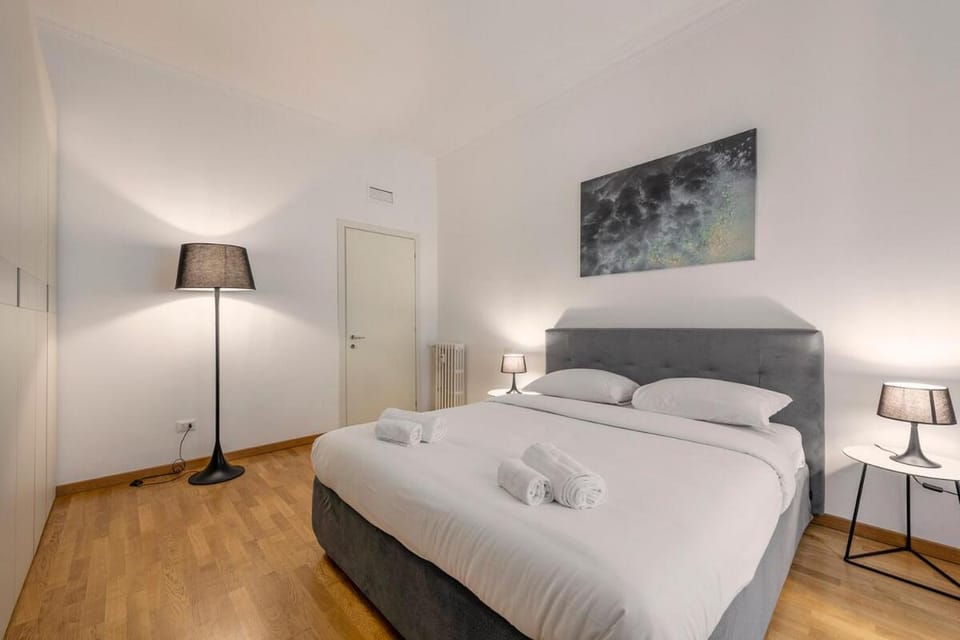 Photo of the whole room, Bedroom, towels