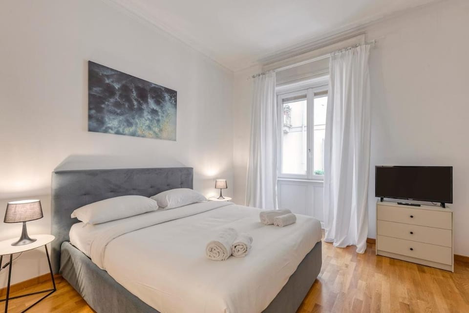 TV and multimedia, Photo of the whole room, Bedroom