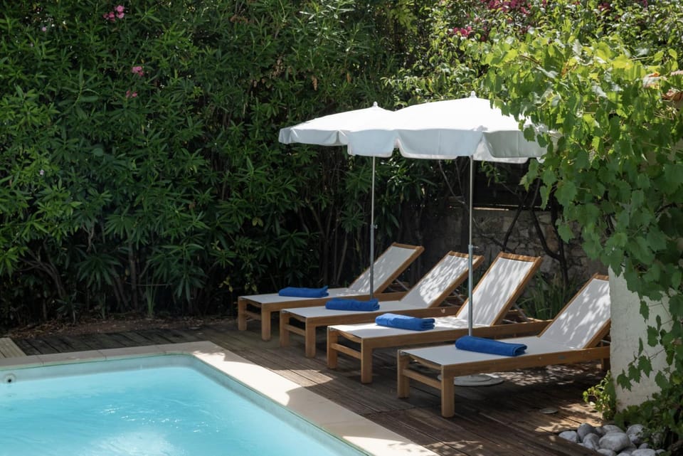 Patio, Day, Garden, Garden view, Pool view, Swimming pool, sunbed