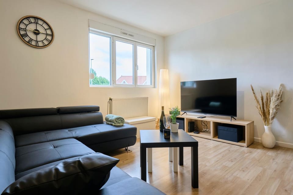Communal lounge/ TV room, TV and multimedia, Living room, Seating area
