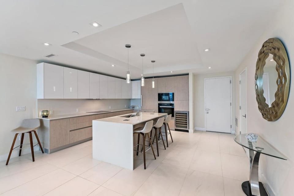 2BR 2BA in a Luxury Beach Resort Amrit Apartment in Riviera Beach