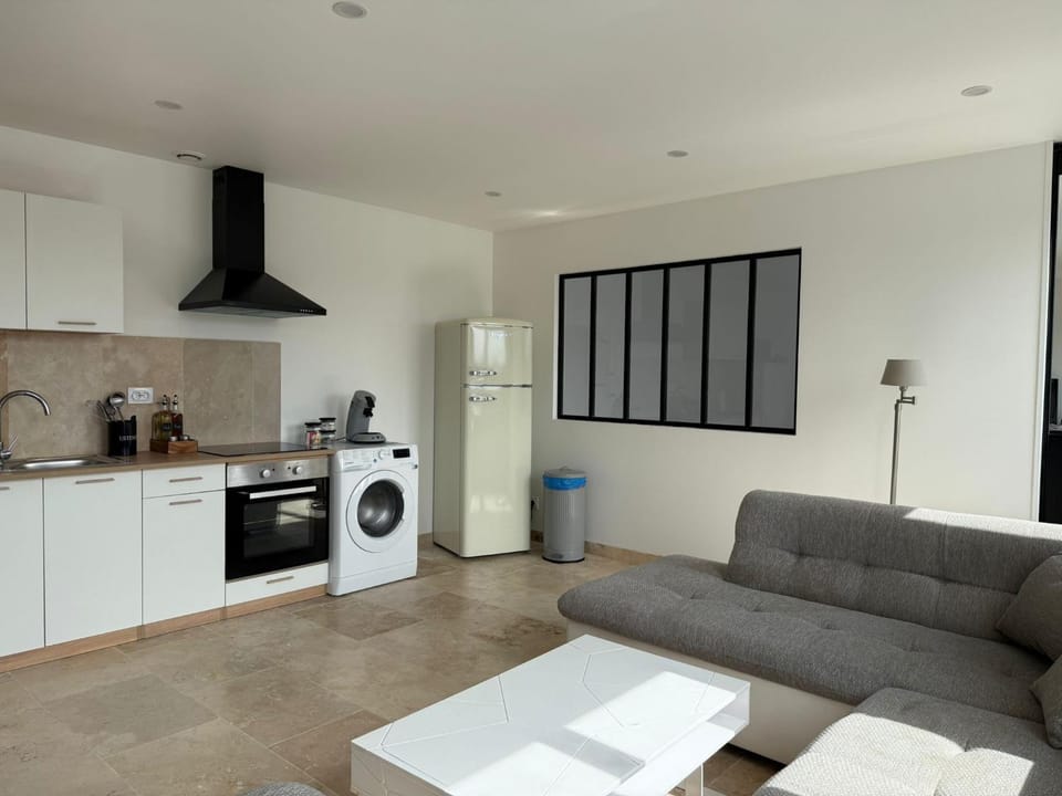 Kitchen or kitchenette, Living room