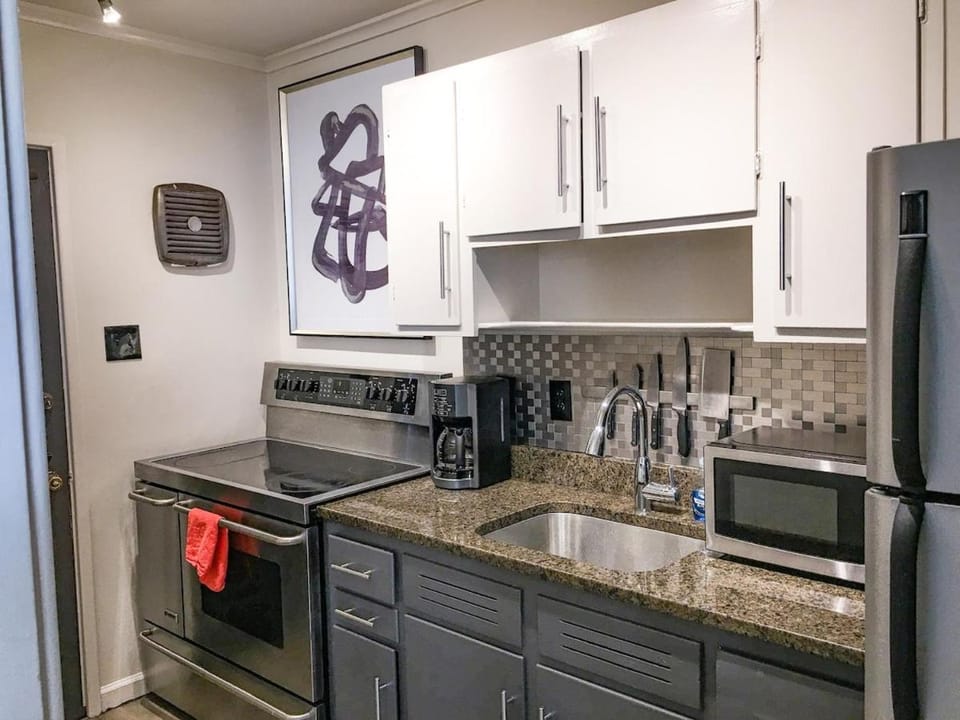 Modern Apartment - Cameron Village Apartment in Raleigh