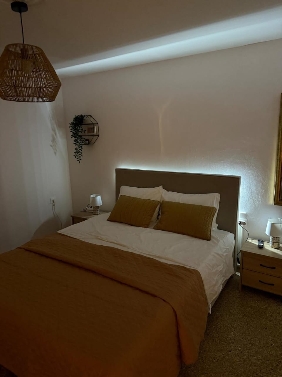 Bed, Photo of the whole room, Bedroom