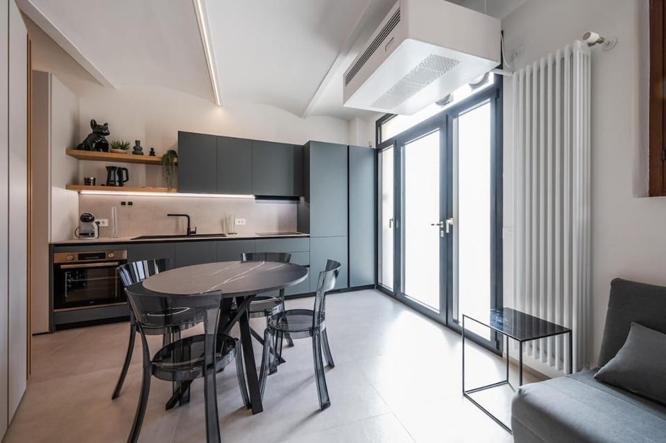 Kitchen or kitchenette, Dining area, oven, stove