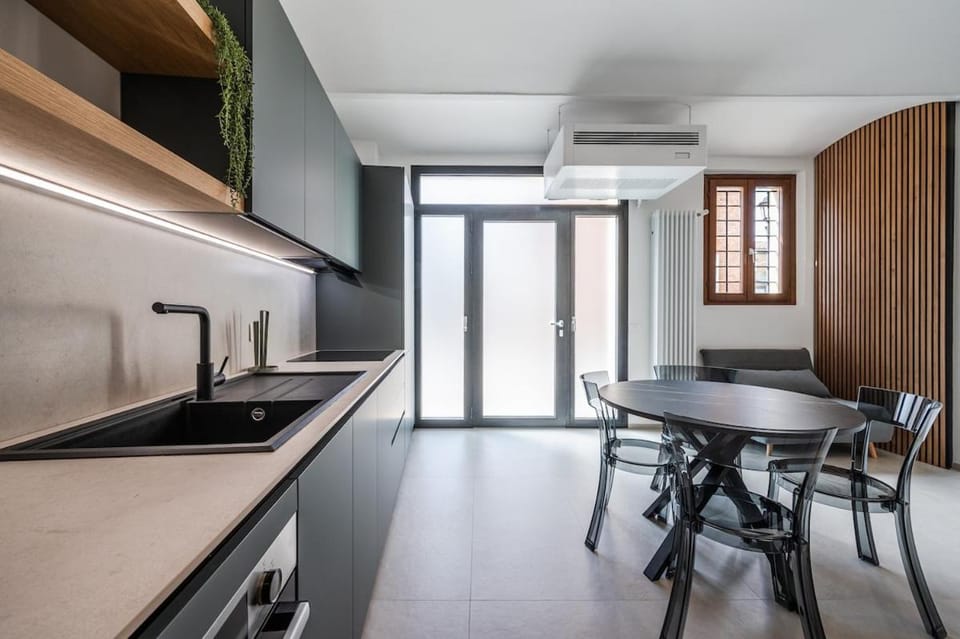 Kitchen or kitchenette, Dining area, stove