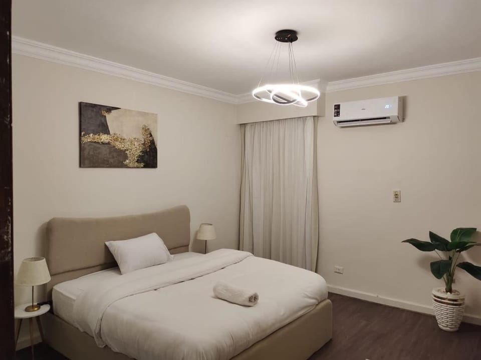 4 bedrooms apt direct Nile View Apartment in Cairo Governorate