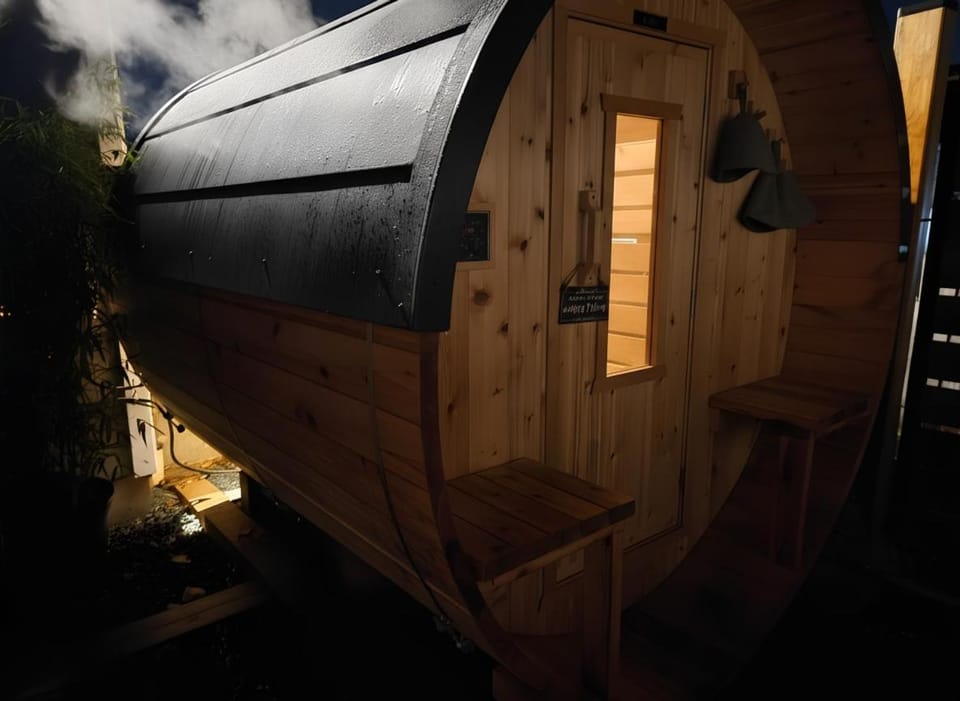 Night, Sauna
