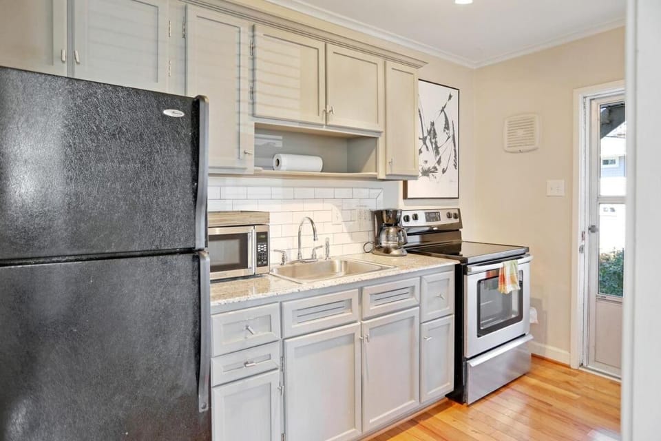 Cameron Village Modern Stylish Condo Apartment in Raleigh
