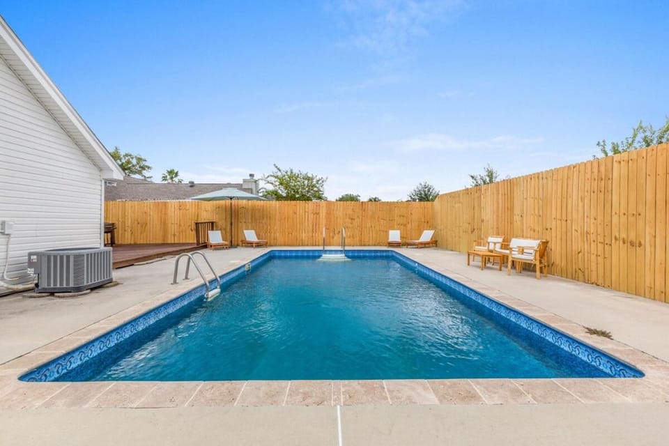 Swimming pool