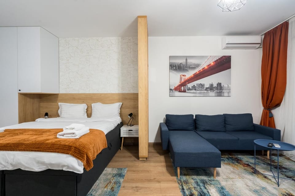 Bed, Living room, Photo of the whole room, Seating area, Bedroom, towels, air conditioner