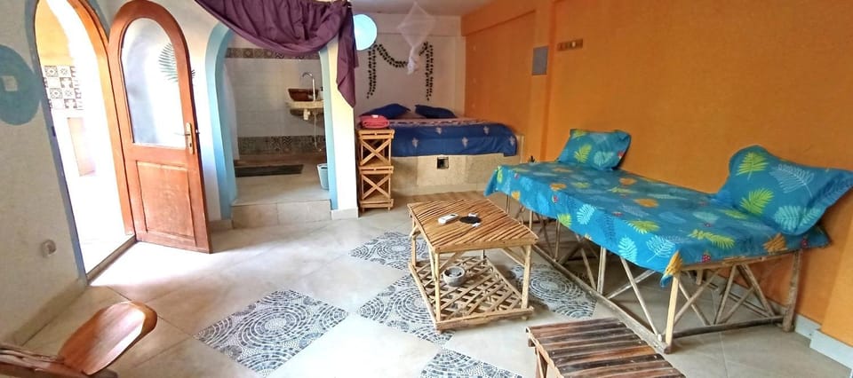 Bed, Living room, Dining area, Bedroom