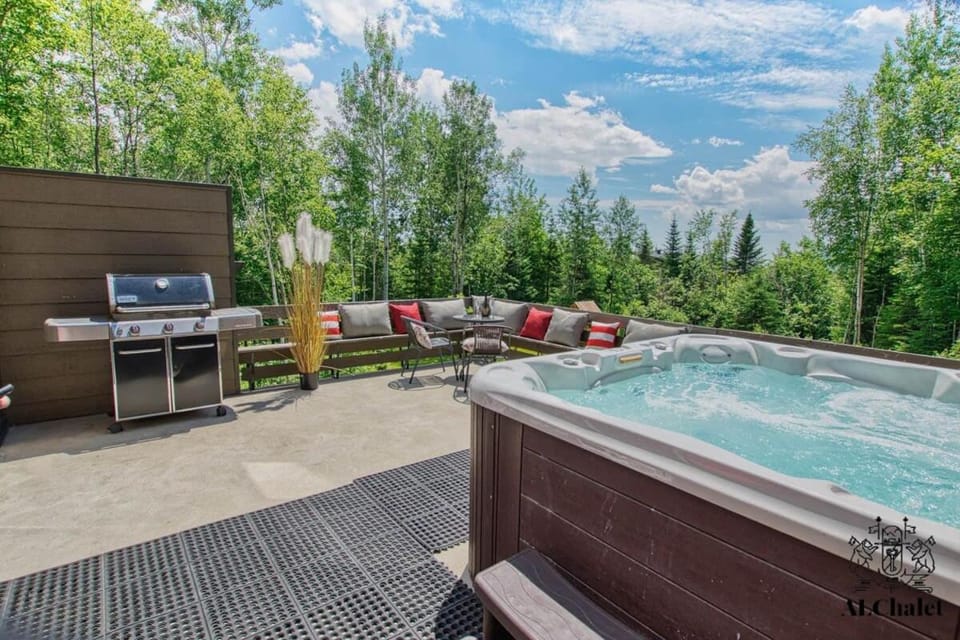 La Maison Eden Sauna & Spa Near Le Massif de Charlevoix Chalet in Baie-Saint-Paul