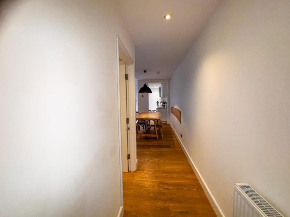 Serene 2 Bed Flat in Barons Court Apartment in City of Westminster