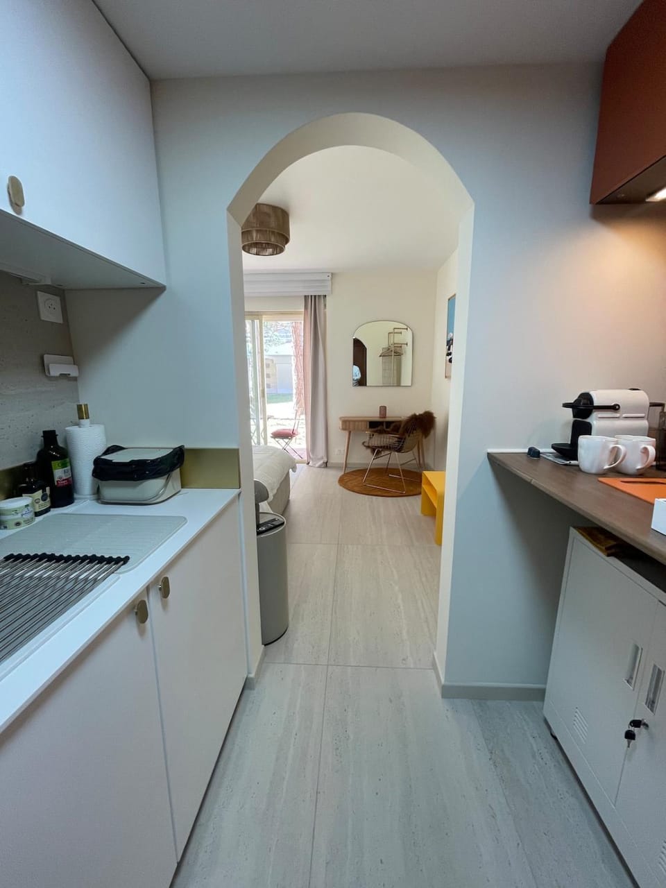 Kitchen or kitchenette, Dining area, minibar, stove