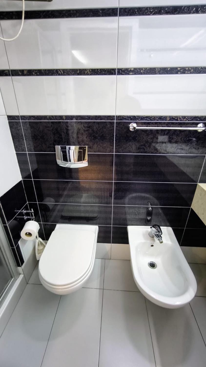 Toilet, bidet