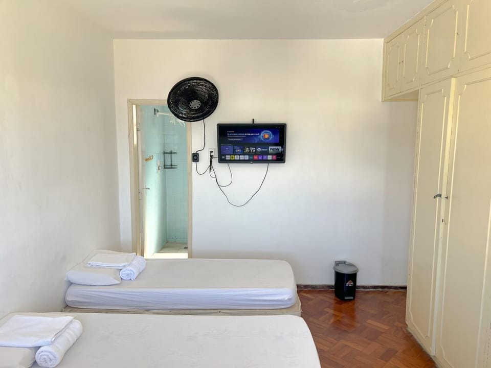 Bed, TV and multimedia, Photo of the whole room, Bedroom, towels, wardrobe