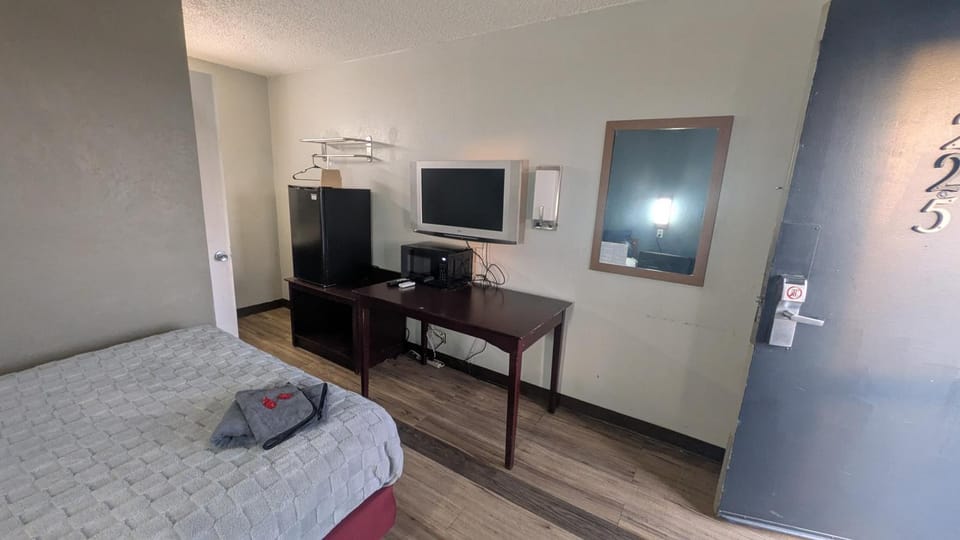 Queen Bed Hotel Room 225 Apartment in Amarillo