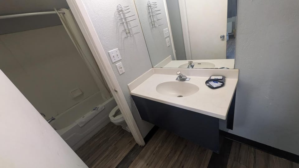 Queen Bed Hotel Room 225 Apartment in Amarillo