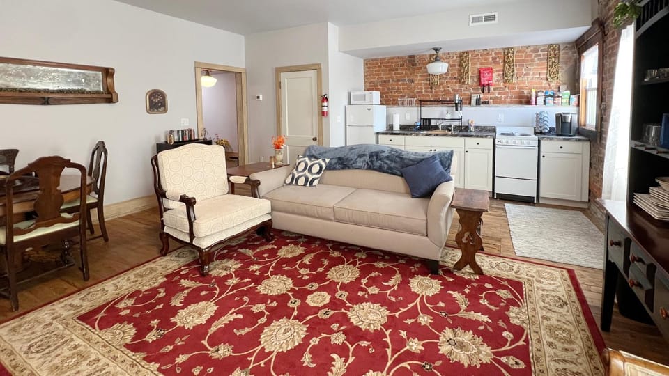 Kitchen or kitchenette, Living room, Seating area, Dining area