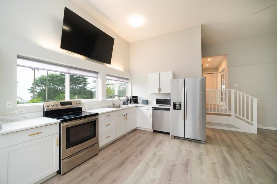 TV and multimedia, Kitchen or kitchenette, dishwasher, oven, stove, toaster