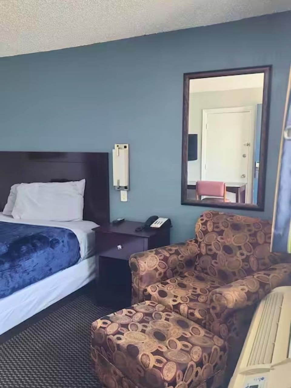 Queen Bed Hotel Room 226 Apartment in Amarillo