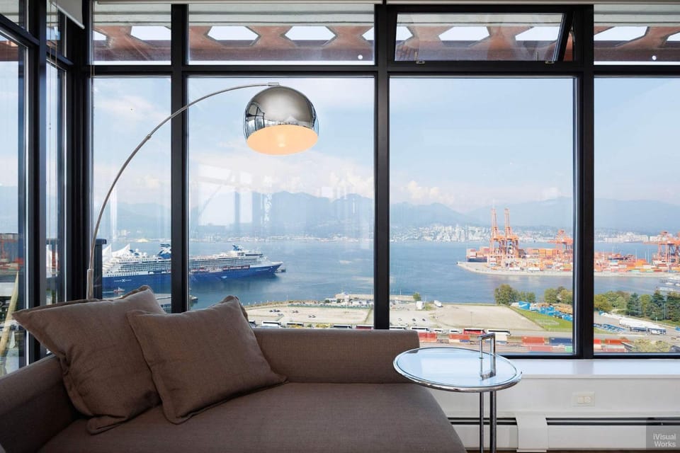 Spacious 2BD in Vancouver Patio with Ocean View House in Vancouver