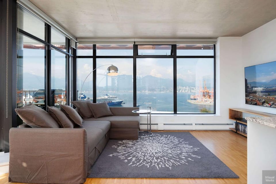 Spacious 2BD in Vancouver Patio with Ocean View House in Vancouver
