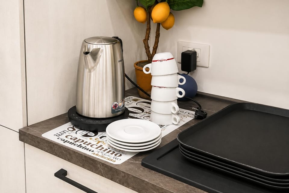 Coffee/tea facilities, Food and drinks
