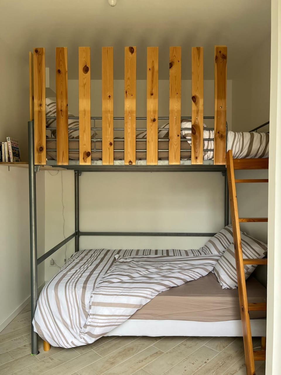 Bedroom, bunk bed